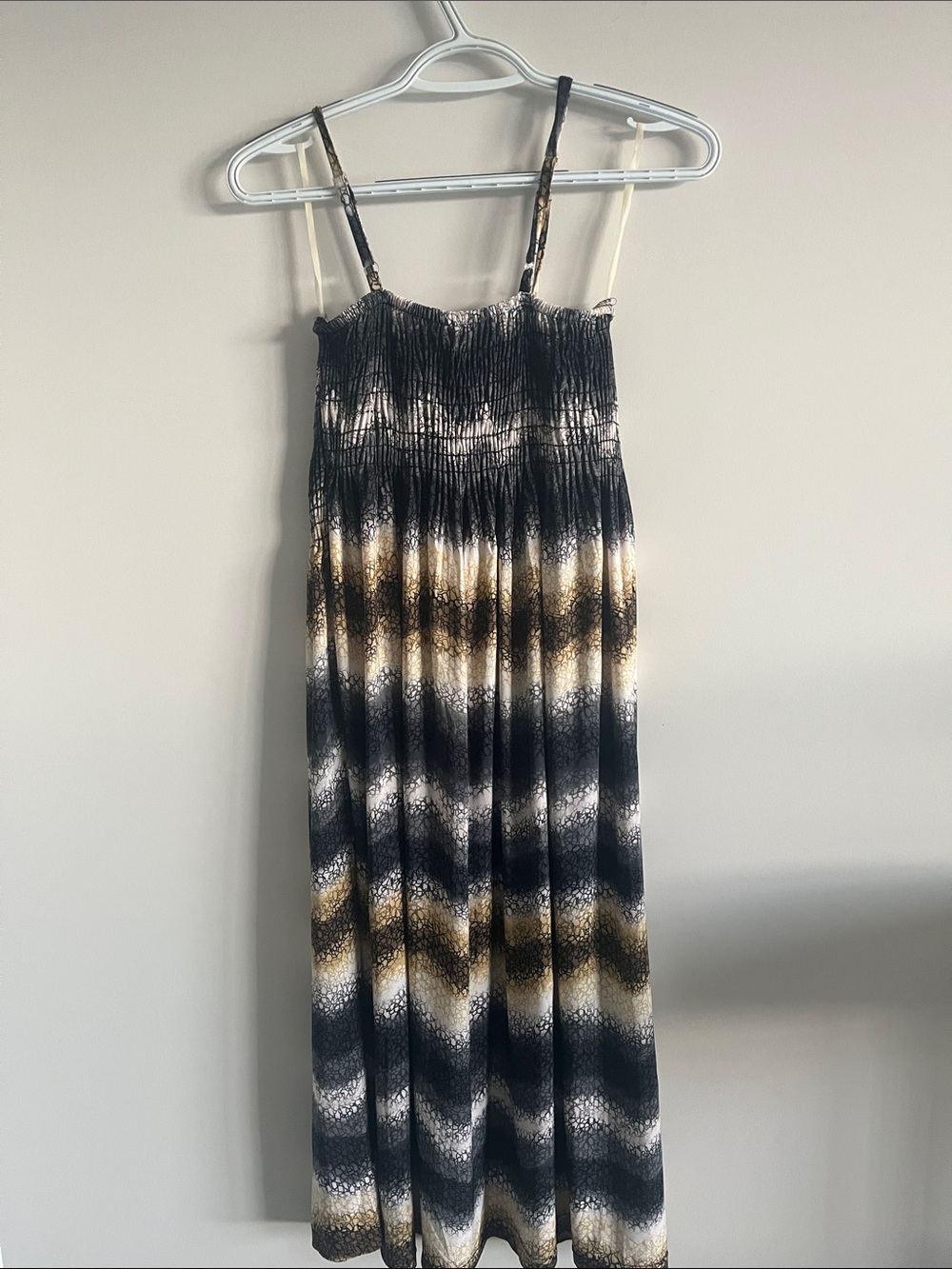 NWT Women’s Black, White & Gold Patterned Maxi Dress - Sleeveless - Picture 3 of 5